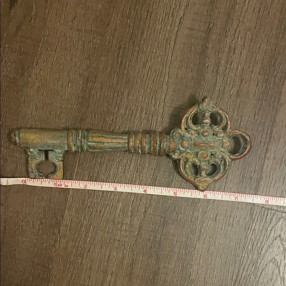 Vintage-Style Brown Key Wall Decor